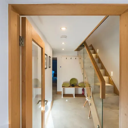 Wellybob Cottage, By Birch - New *