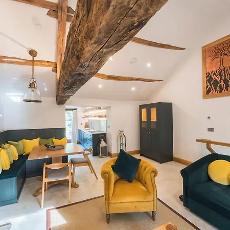 Wellybob Cottage, By Birch - New *