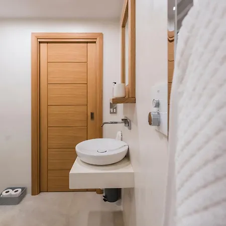 Wellybob Cottage, By Birch - New *