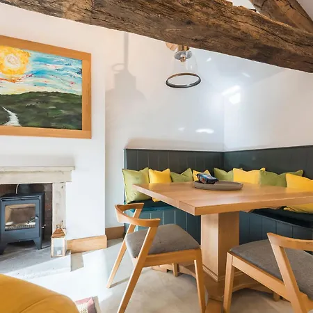 Wellybob Cottage, By Birch - New * Skipton